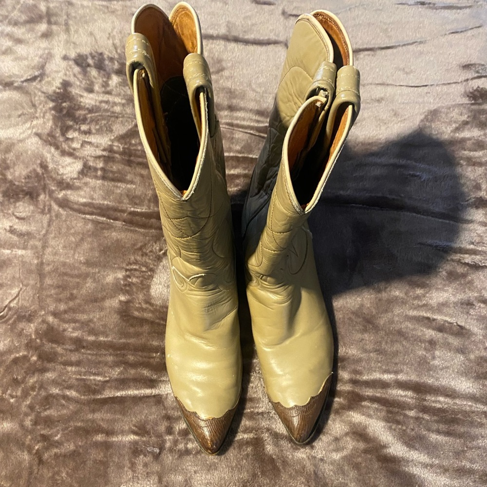 Tony Lama Women’s 9.5 Vintage limited edition Cowboy Boots RARE good condition!